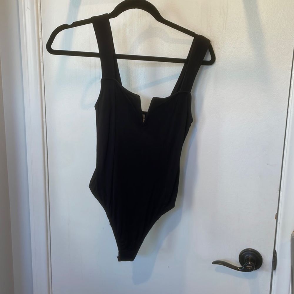 Amuse society black bodysuit with wire v - size XS